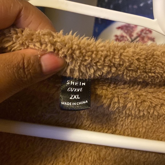 Plus size Sherpa Crop Top - Picture 2 of 3